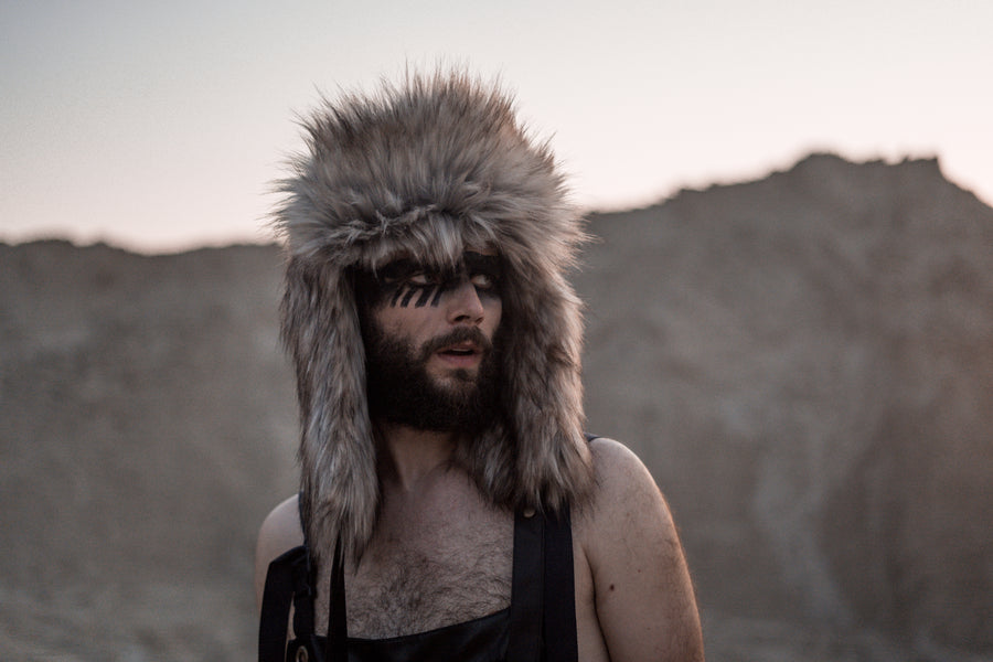 Faux coyote fur hat - LOOKHUNTER
