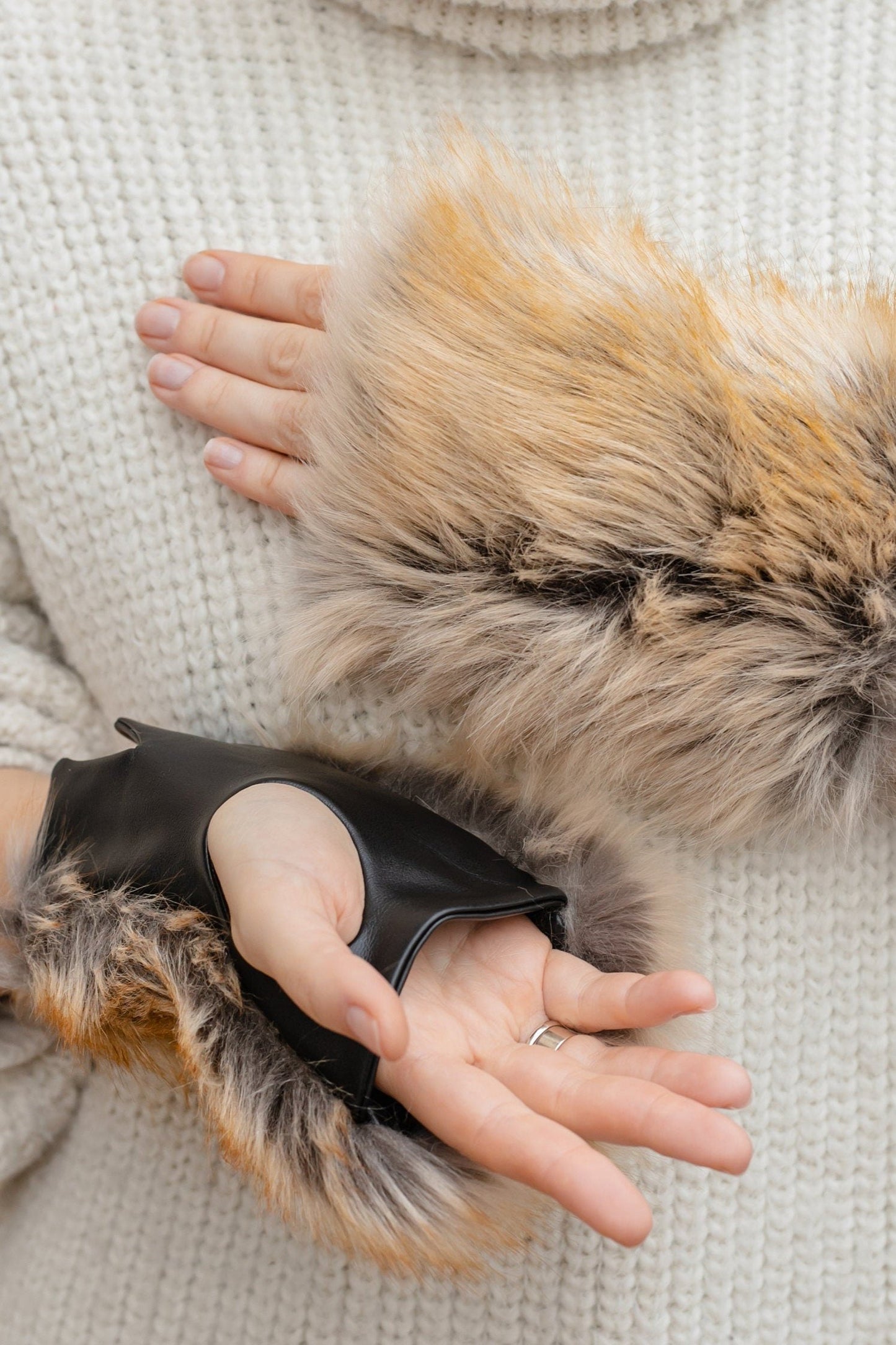 Fox faux fur mittens